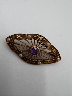 14k gold brooch from the Victorian era, featuring an amethyst stone & pearls